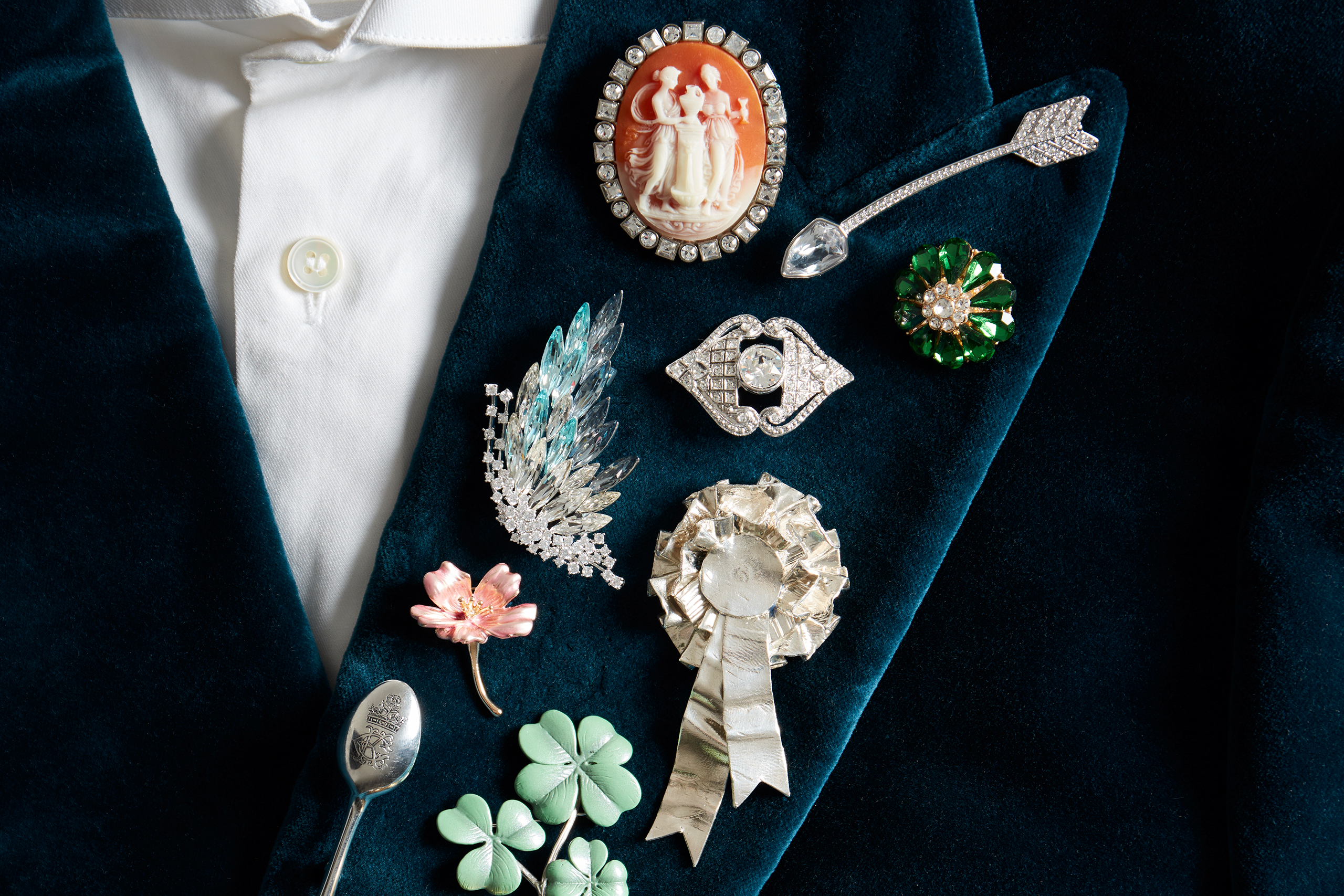 King pins: stack your lapel with glitter